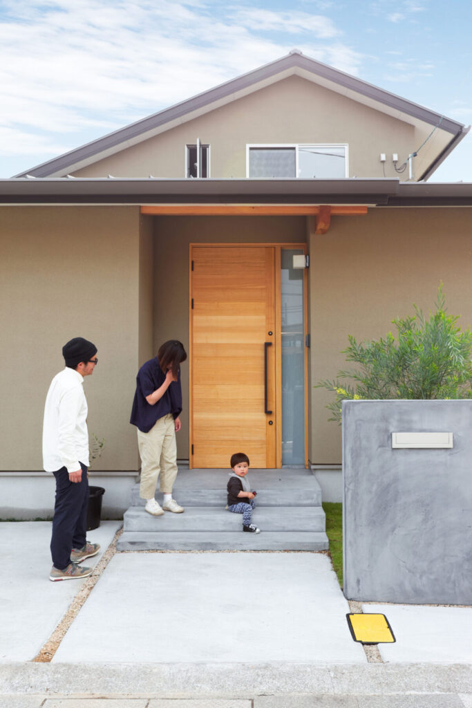 ミナモト建築工房　玄関アプローチ