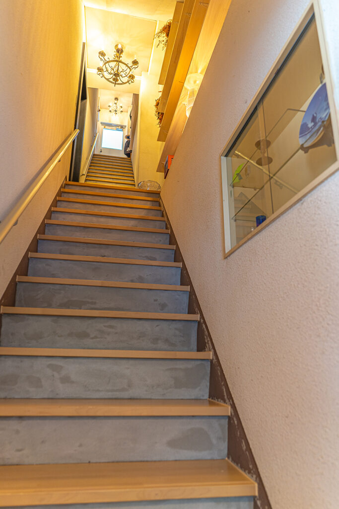 江郷建設　階段