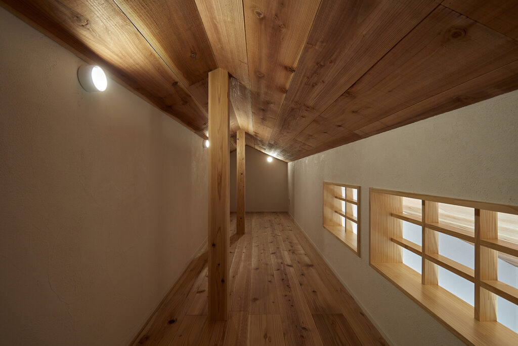 江郷建設　小屋裏