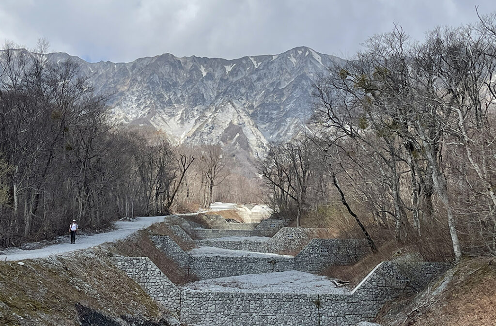 鍵掛峠から桝水高原へ向かう途中では、大山山頂から麓に沿って伸びる「一の沢」「二の沢」「三の沢」