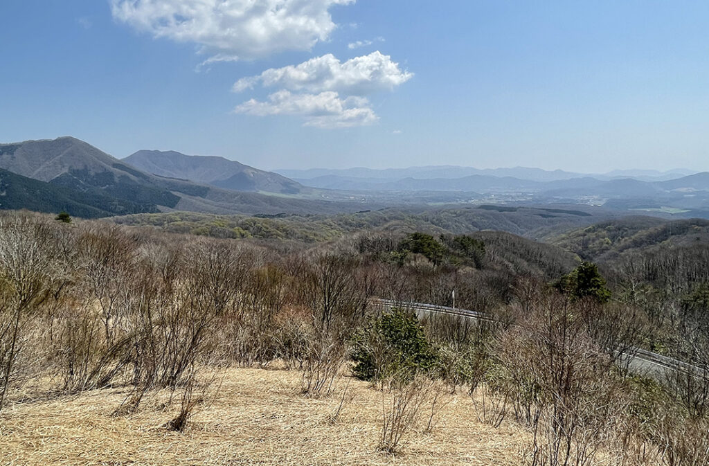 蒜山高原と町並みを一望