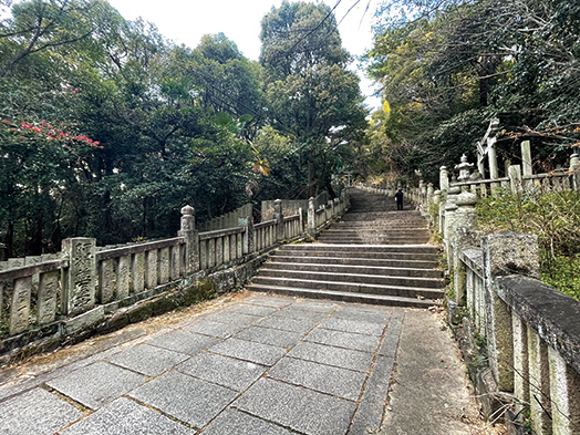 「琴弾八幡宮」の参道