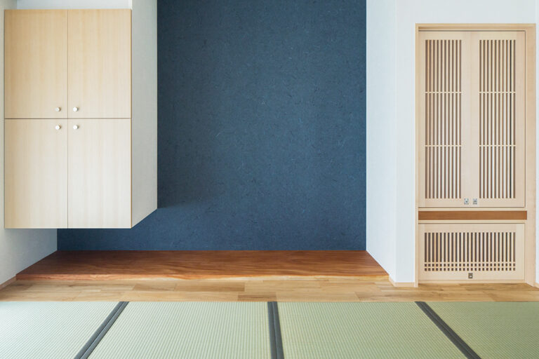 建具が取り付けられた仏壇スペース