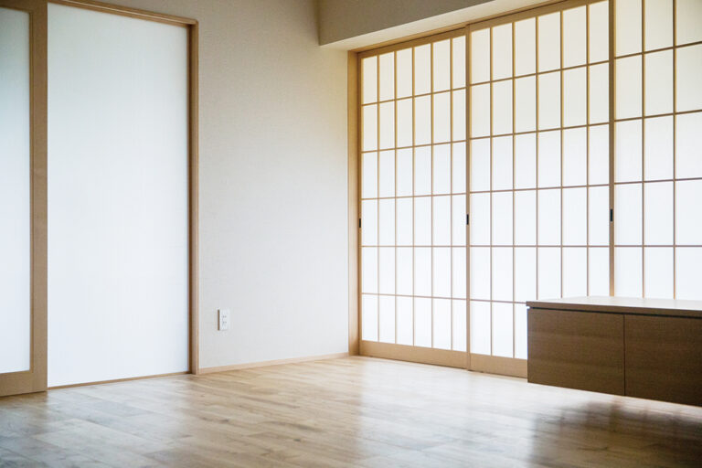 建具が取り付けられたリビング