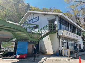 登山リフト起点の見ノ越駅から西島駅へ。