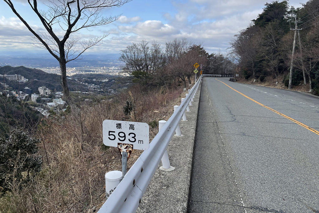 芦屋市街地と有馬温泉を結ぶ延長約10kmの有料道路