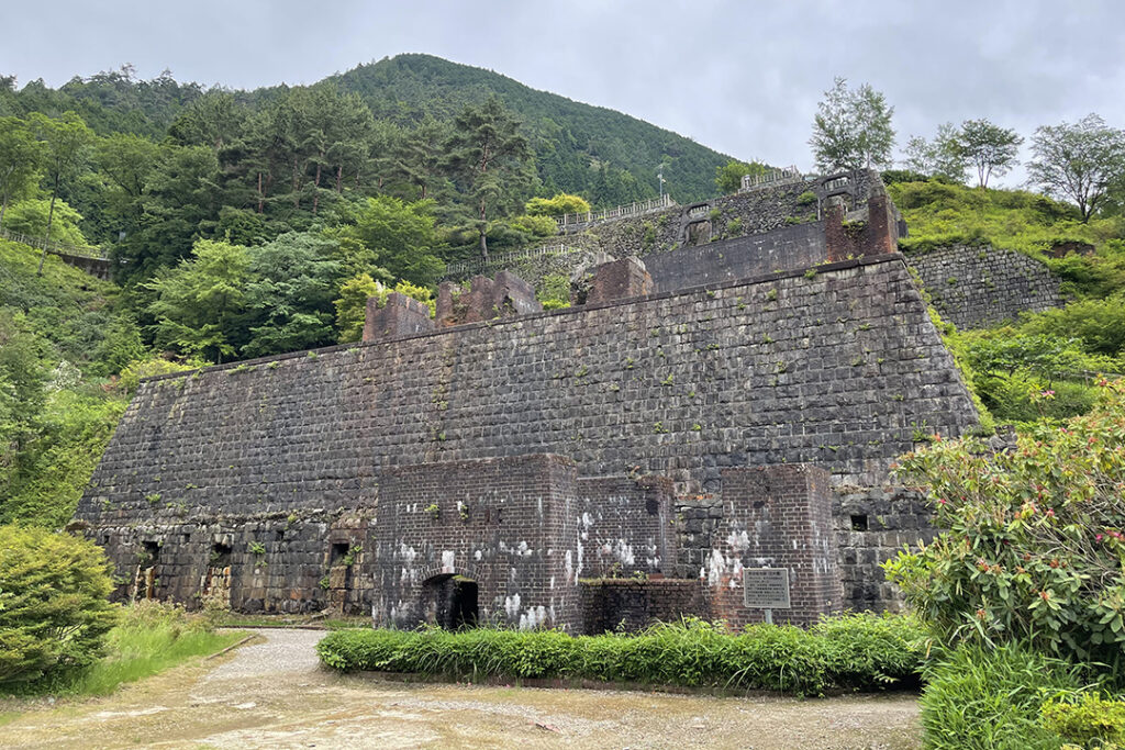 貯鉱庫跡