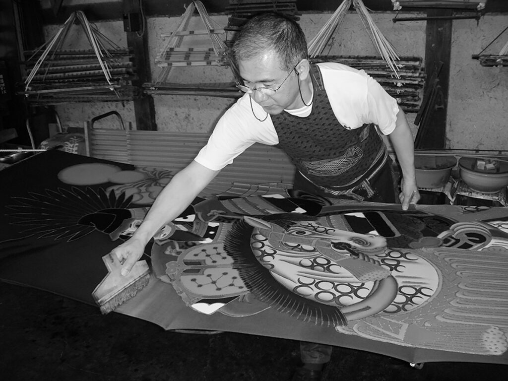 筒描染製品の伝統工芸士