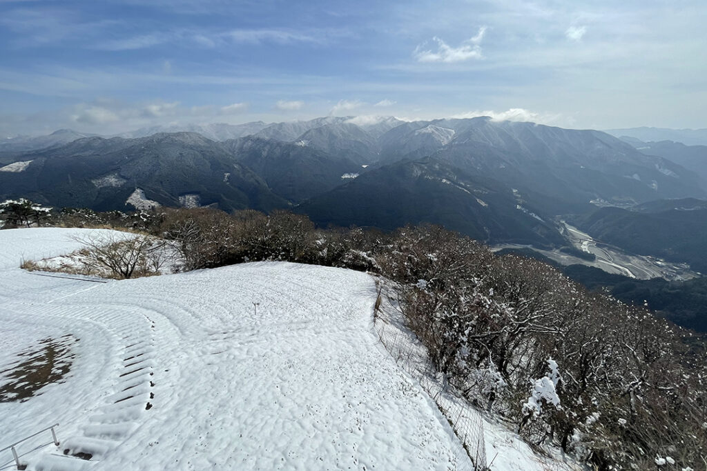 「翠波高原」にある展望台からの素晴らしい眺望