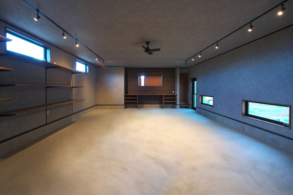 望月工務店　ガレージ