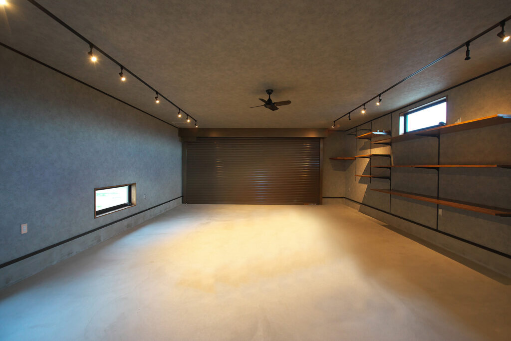 望月工務店　ガレージ