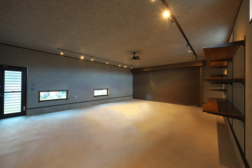 望月工務店　ガレージ