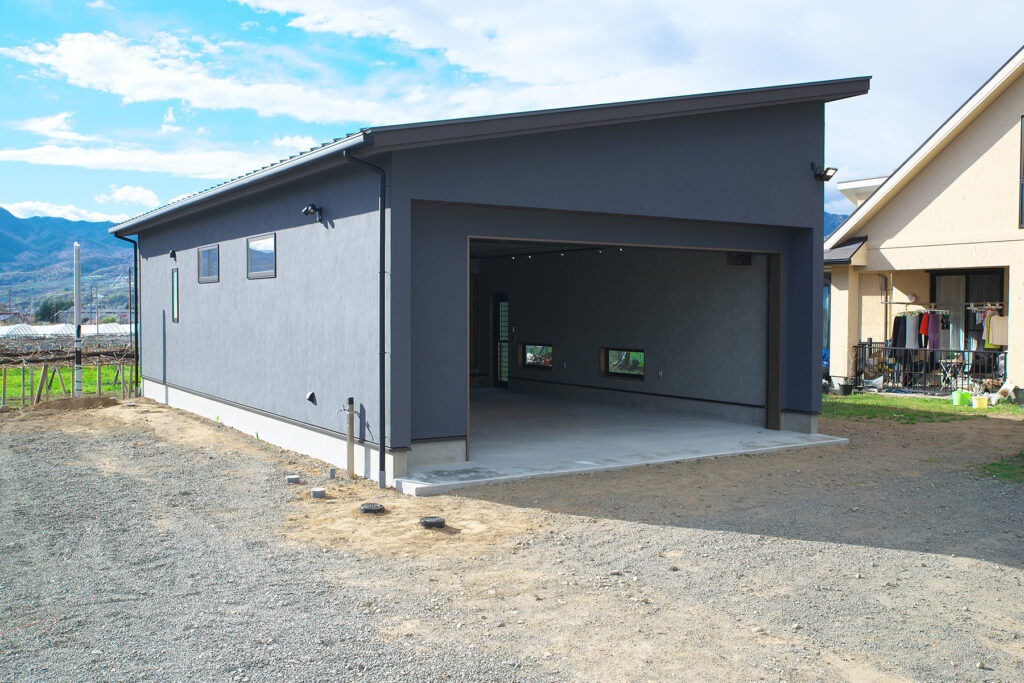 望月工務店　ガレージ