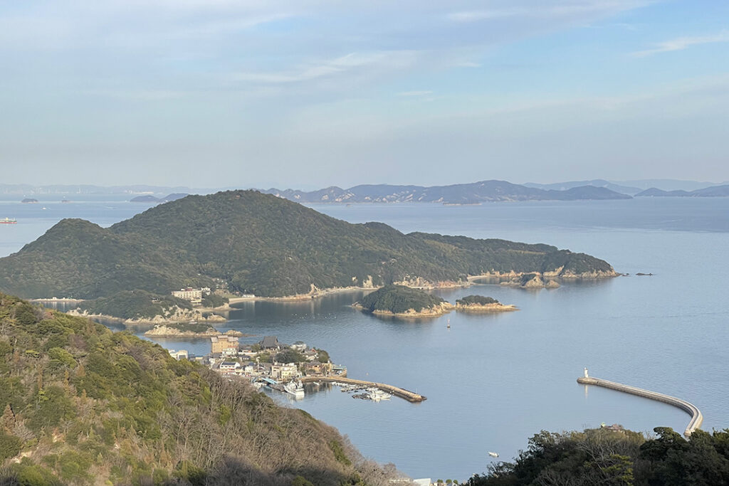 「鞆の浦」の風景を眼下に見下ろす