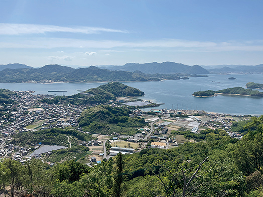 架空の島「白綱島」として登場した因島