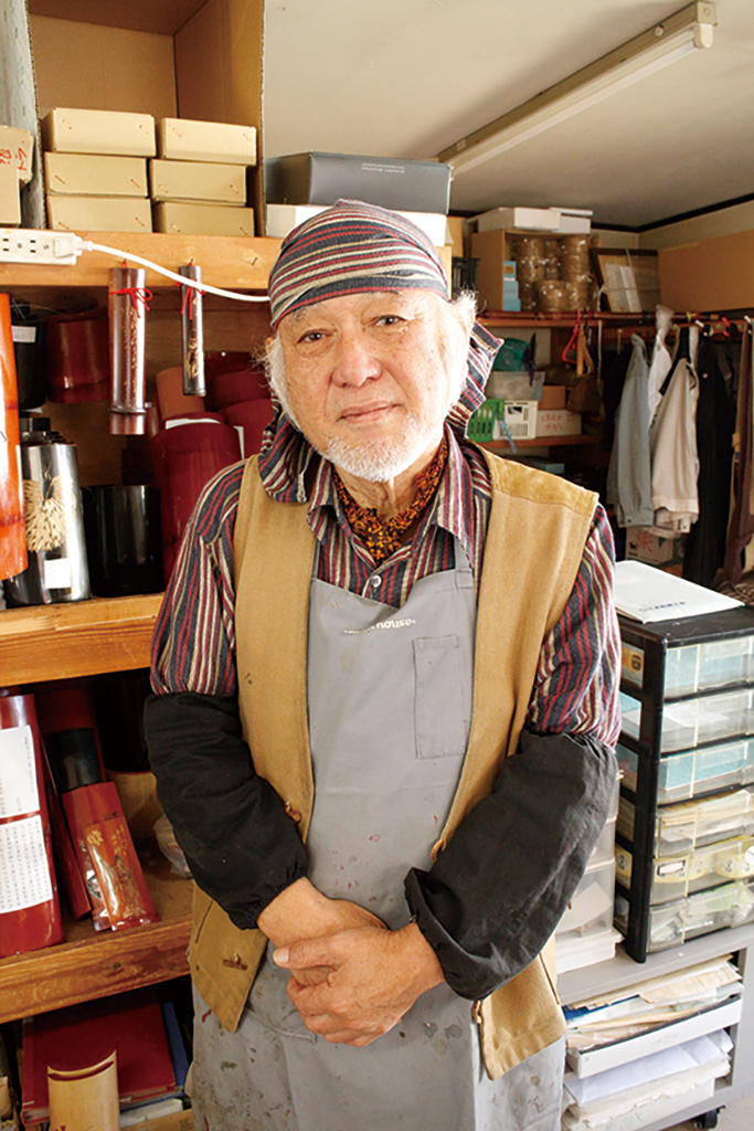 笑う西村文男さん