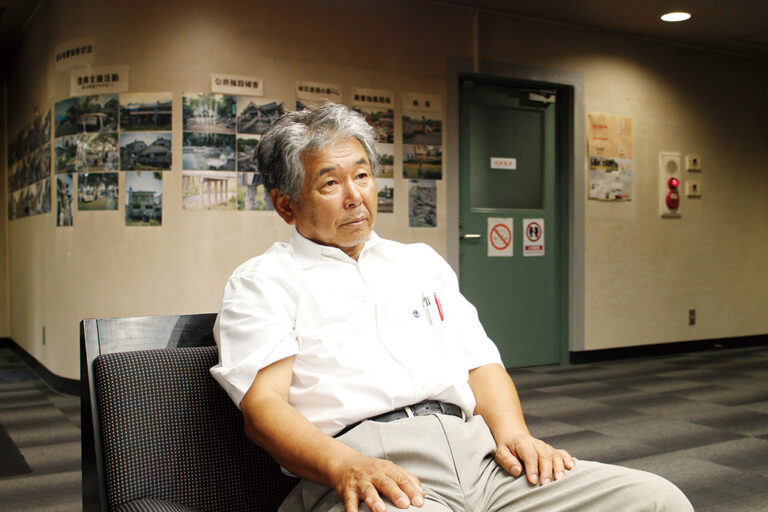 学生たちの成長を願う白川理事長