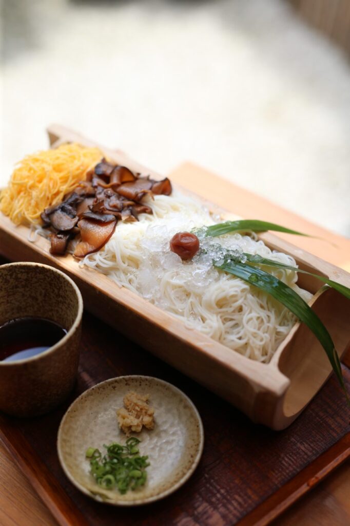 本場そうめんの滑らかな舌触りを堪能。