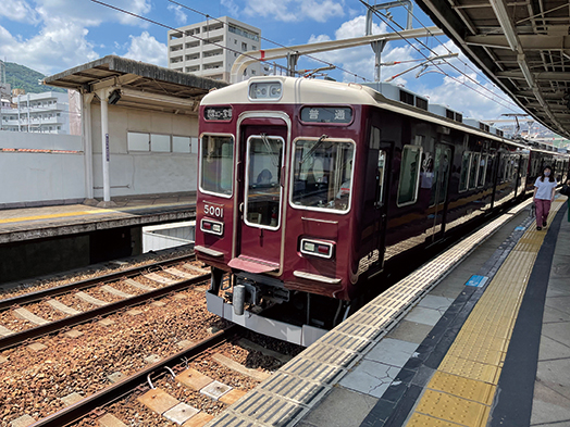 西宮北口行ホーム