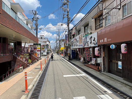 小林駅前の商店街