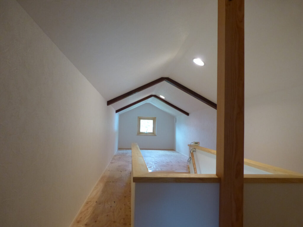 アルディ 小屋裏