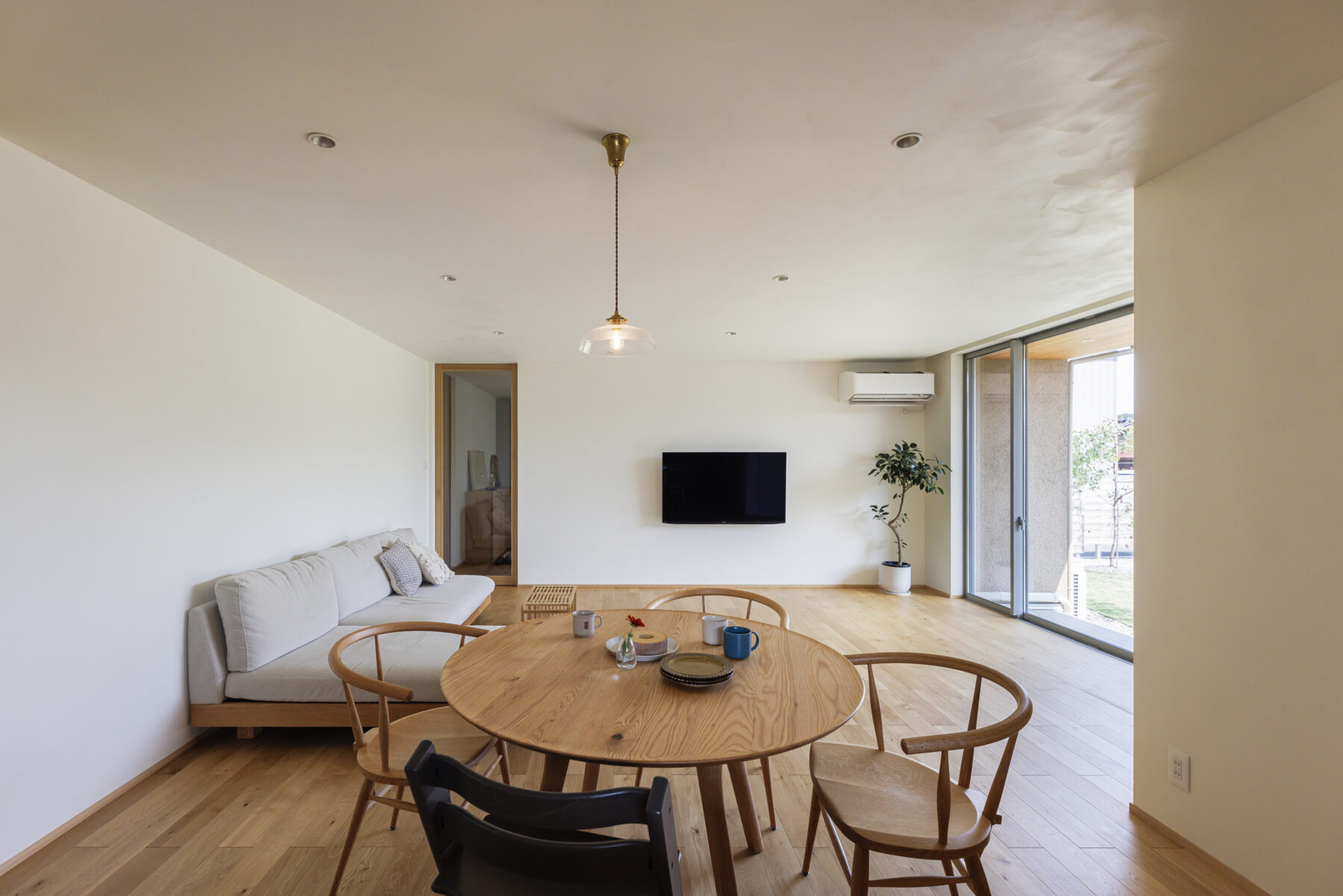 小川建美 リビング