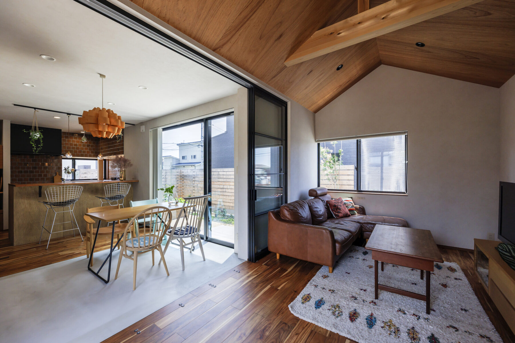 小川建美 リビング