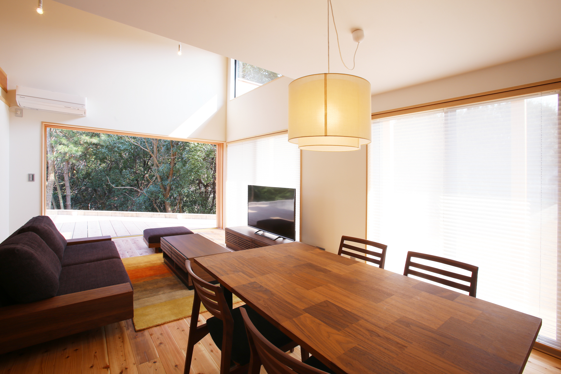 有本建設 リビング