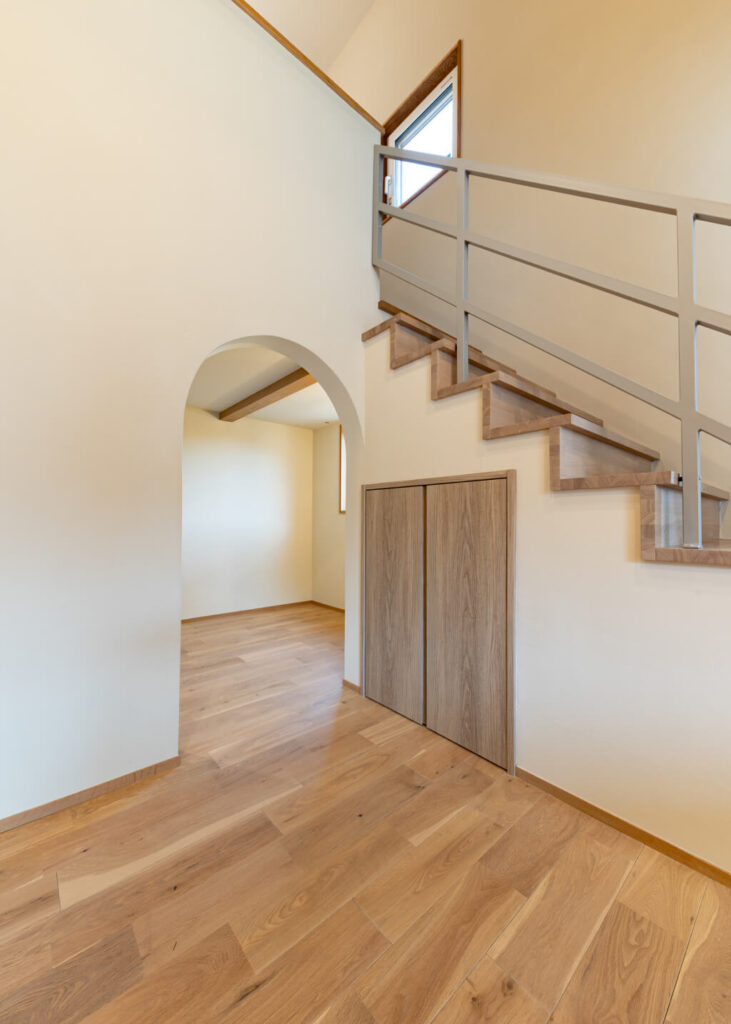 nacca OB邸 垂れ壁と階段