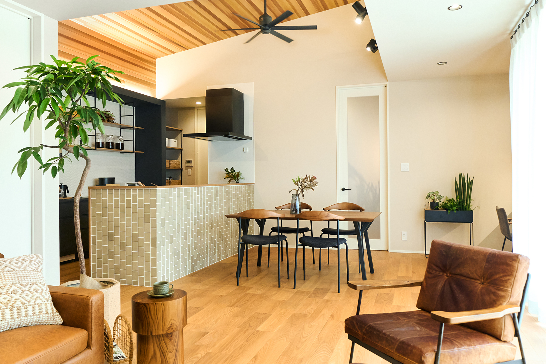 ロータリーハウス リビング