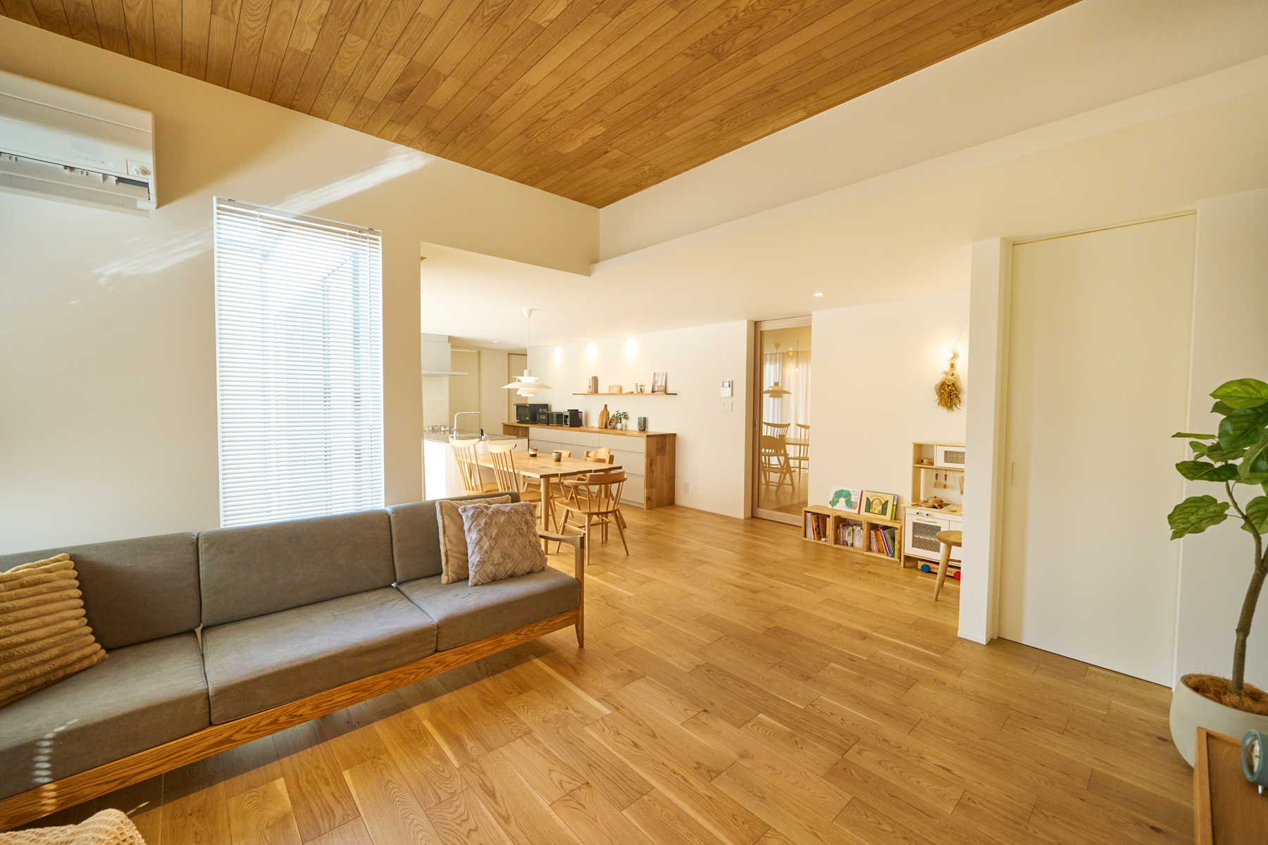 ロータリーハウス リビング